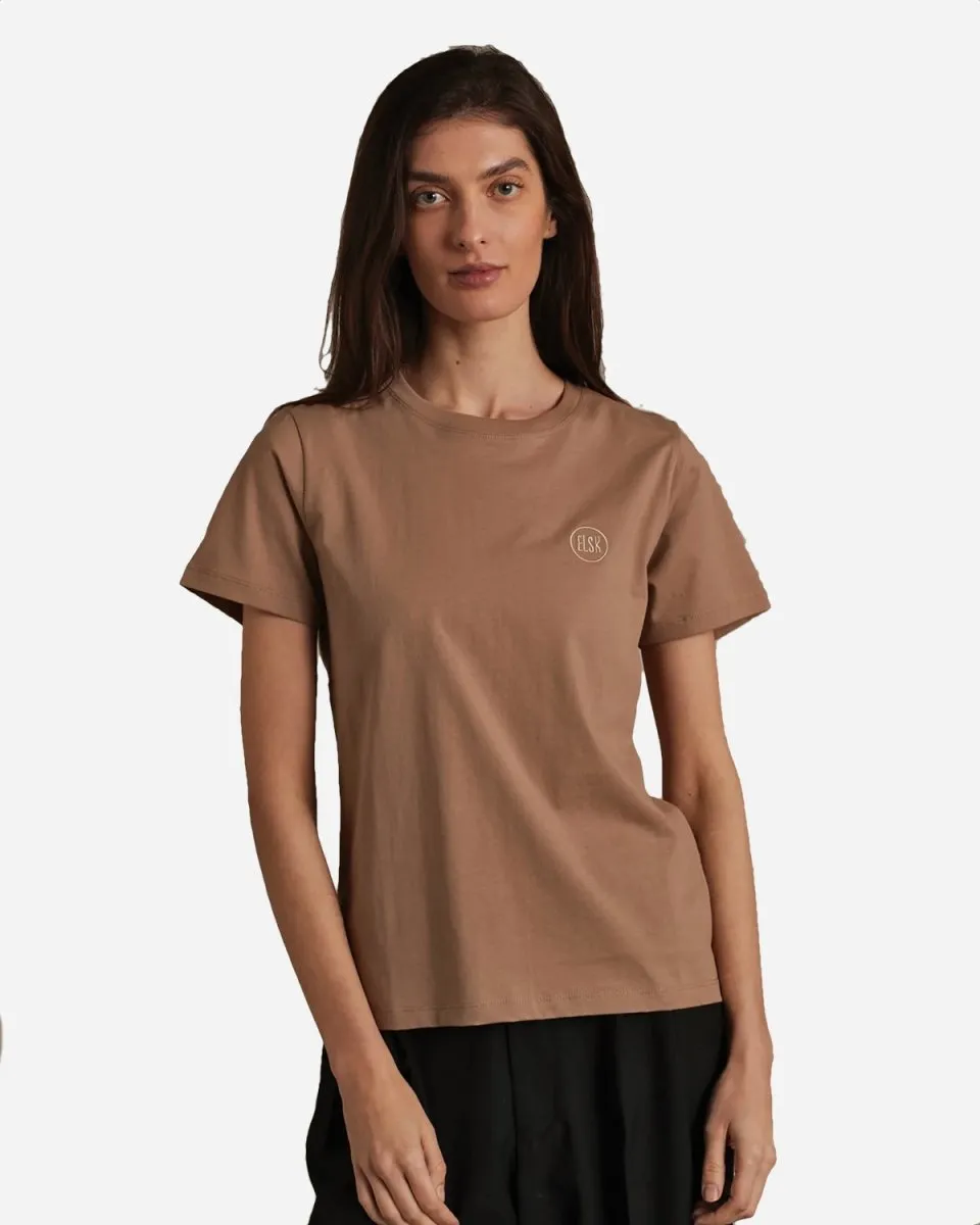 ELSK® ROUND LOGO EMB WOMEN'S ESSENTIAL TEE  - TAUPE BROWN