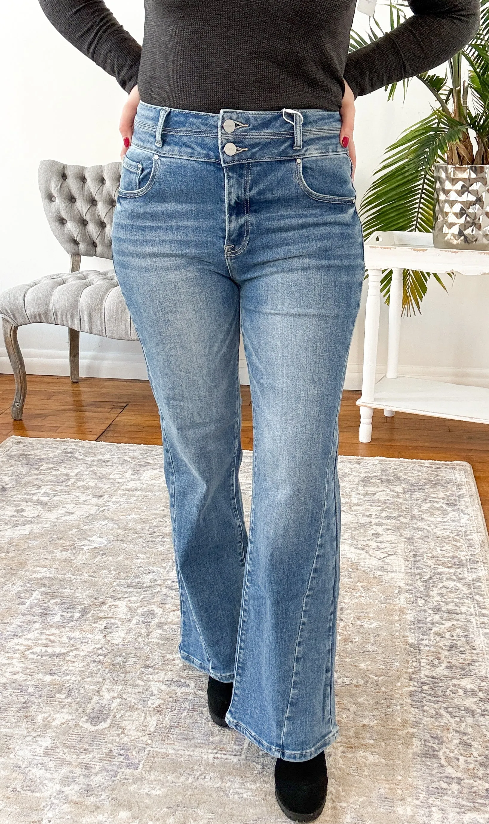 Glinda High Rise Double Button Straight Risen Jeans